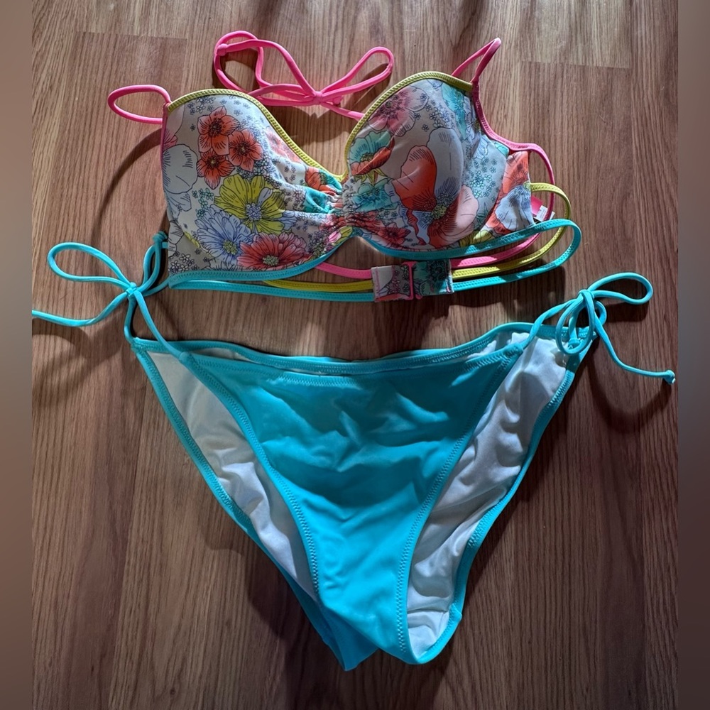 Victoria’s Secret bikini